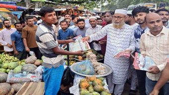 ৩১ দফা বাস্তবায়নে জৈন্তাপুরে হাকিম চৌধুরীর লিফলেট বিতরণ