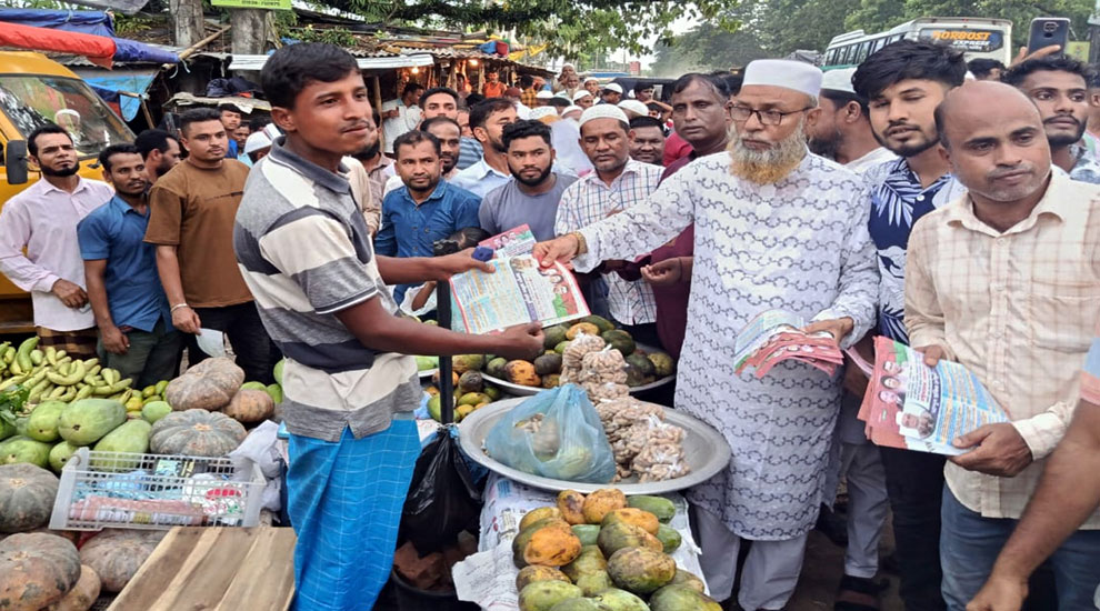 ৩১ দফা বাস্তবায়নে জৈন্তাপুরে হাকিম চৌধুরীর লিফলেট বিতরণ