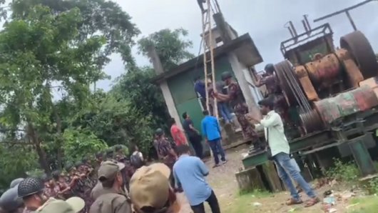 জাফলংয়ে অবৈধ স্টোন ক্রাশার মিলের বিরুদ্ধে অভিযান