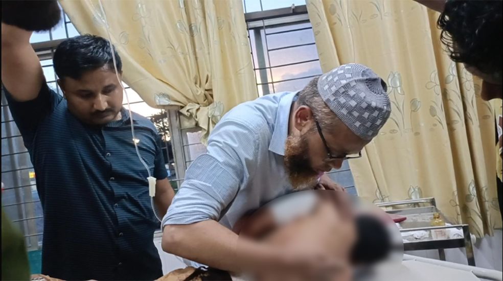 চাঁদার জন্যে দুই সহোদরকে ছুরিকাঘাত