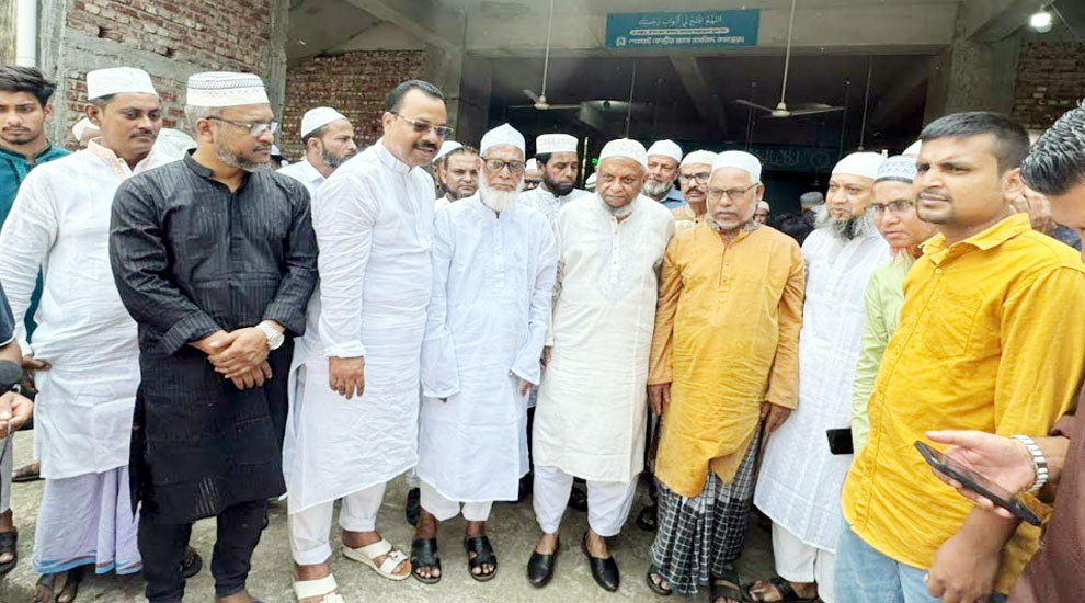 শেখঘাট মসজিদ থেকে নির্বাচনের ইজাজত নিলেন আরিফুল হক