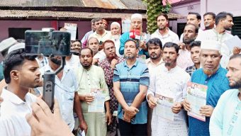 জৈন্তাপুর উপজেলা সদরে হাকিম চৌধুরীর লিফলেট বিতরণ