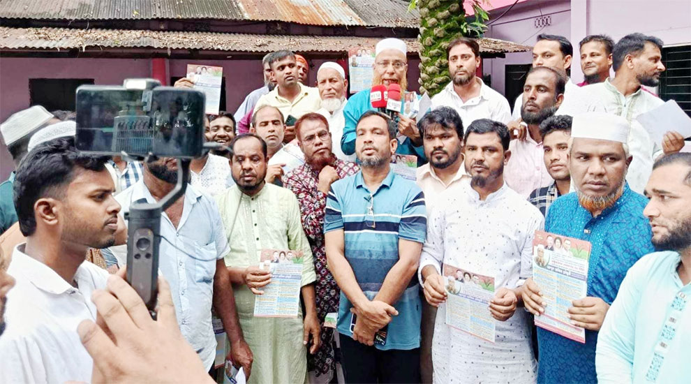 জৈন্তাপুর উপজেলা সদরে হাকিম চৌধুরীর লিফলেট বিতরণ