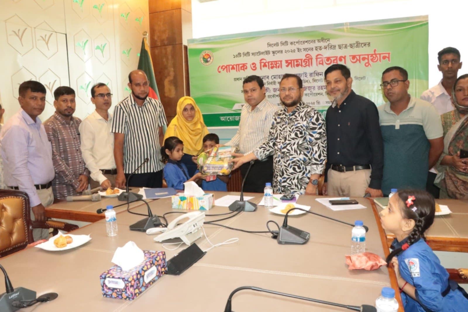 শিক্ষার্থীদের মাঝে পোশাক ও শিক্ষাসামগ্রী বিতরণ