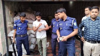 অবৈধ চা পাতা জব্দ: ব্যবসায়ীকে দন্ড