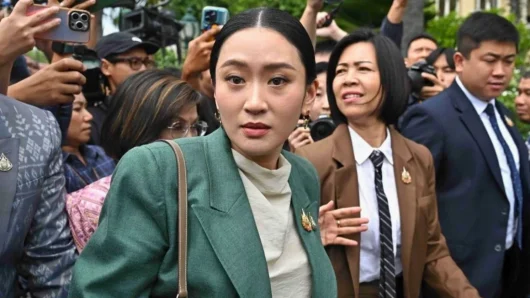 কলরেকর্ড ফাঁসের জেরে থাই প্রধানমন্ত্রী বরখাস্ত