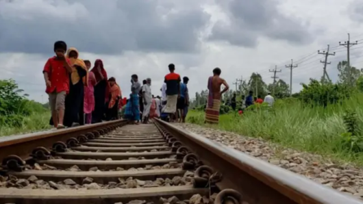 বাহুবলে ট্রেনে কাটা পড়ে বৃদ্ধের মৃত্যু