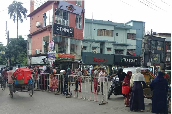 বারুতখানায় একমাস ধরে পানি নেই, সড়ক অবরোধ করে বিক্ষোভ