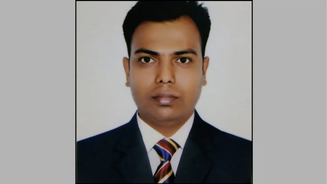 প্রকাশ্যে অস্ত্র নিয়ে ধাওয়া করে সাংবাদিককে কুপিয়ে হত্যা
