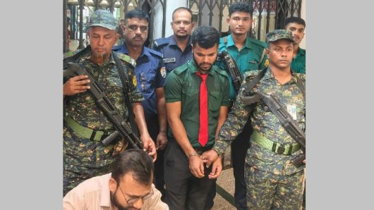 নুরুলের রাজ্যে ম্যাজিস্ট্রেটের সামনেই ট্রেনের টিকেট কালোবাজারী