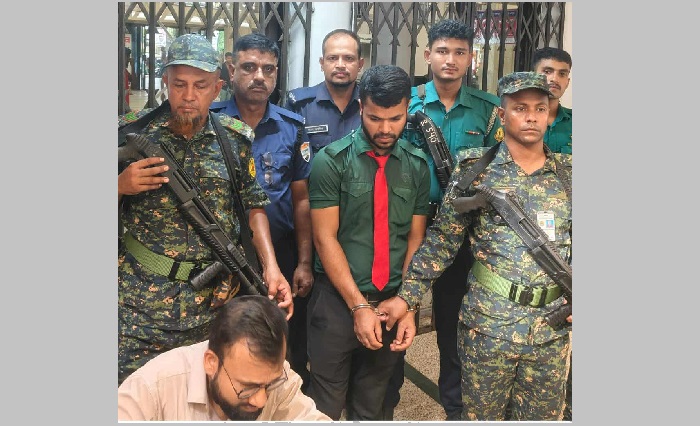 নুরুলের রাজ্যে ম্যাজিস্ট্রেটের সামনেই ট্রেনের টিকেট কালোবাজারী