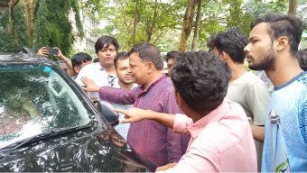 শাবি উপাচার্যের গাড়ি অবরোধ ছাত্রদলের