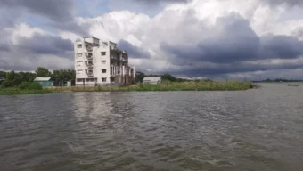 মুন্সীগঞ্জে পুলিশ ক্যাম্পে সন্ত্রাসী হামলা, ব্যাপক গোলাগুলি