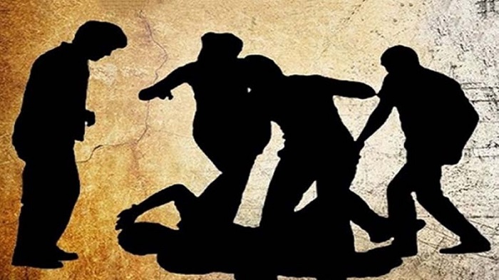 বাহুবলে ‘১৬ মামলার আসামিকে’ বাড়ি থেকে তুলে নিয়ে হত্যা