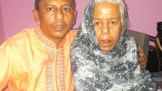 শেষ বিদায়ে উপরে হাত তুলে দোয়া করে গেছেন মা-সৈয়দ এনায়েত