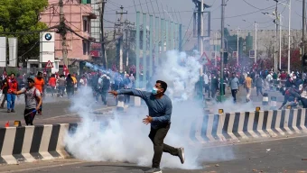 বিক্ষোভের সময় লুট হওয়া অস্ত্র সমর্পণের আহ্বান নেপালের সেনাবাহিনীর