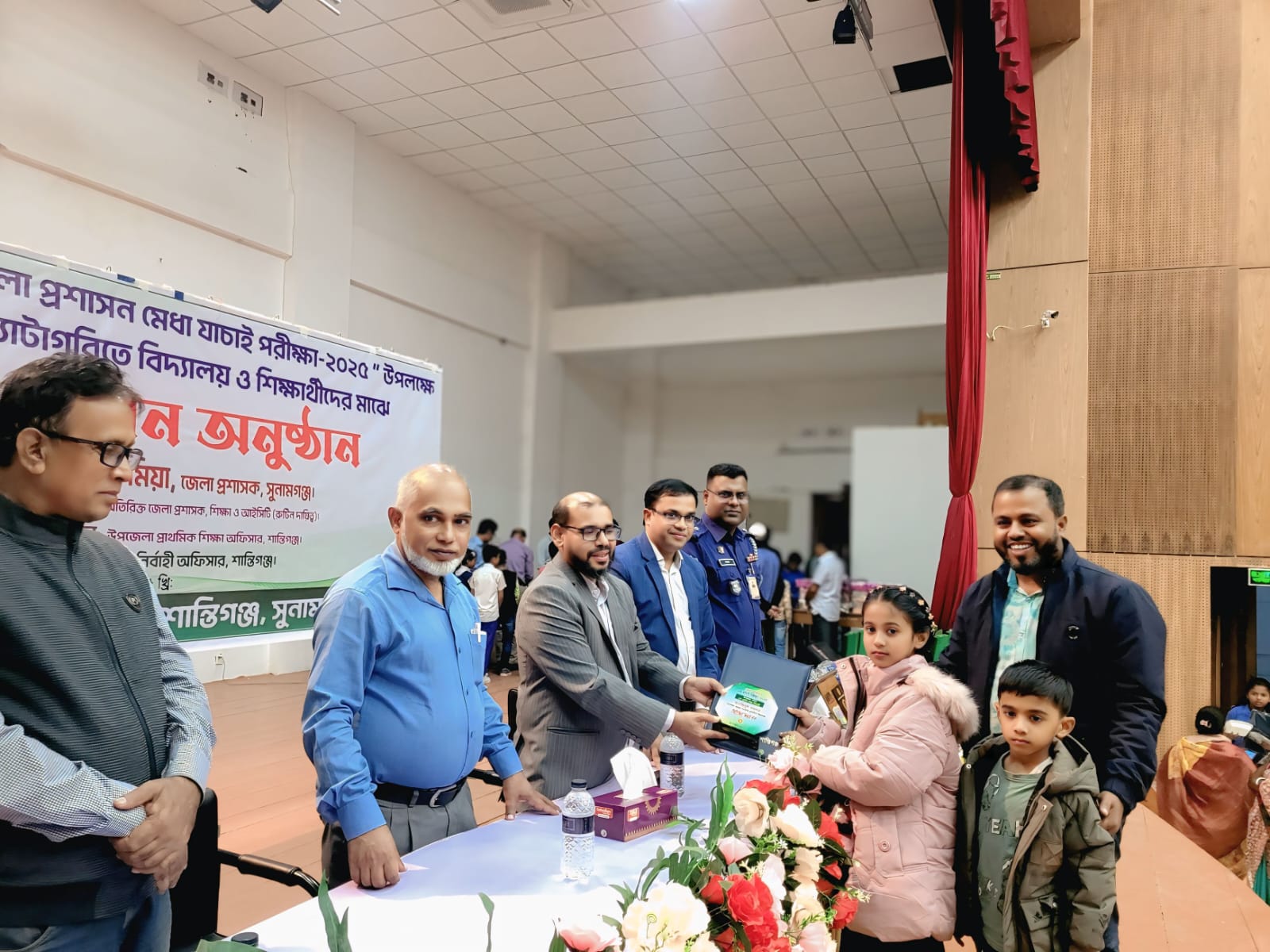 শান্তিগঞ্জে মেধা যাচাই পরীক্ষায় সেরা বিদ্যালয়, শিক্ষক ও শিক্ষার্থীদের সম্মাননা