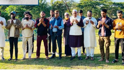 খোঁজ নিতে অসুস্থ নেতাকর্মীর বাড়ি বাড়ি এমরান চৌধুরী