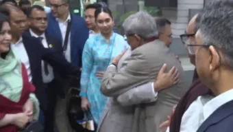 দলের নেতাদের সঙ্গে ঐতিহাসিক আলিঙ্গন তারেক রহমানের