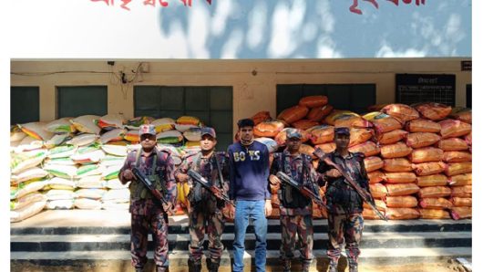 জুড়ীতে চালের ট্রাকে ৬১ লাখ টাকার ভারতীয় অবৈধ জিরা