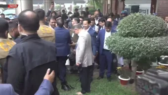 মাতৃভূমির মাটি ছুঁয়ে দেখলেন তারেক রহমান