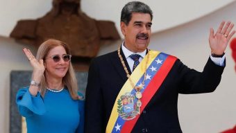 ভেনেজুয়েলায় হামলা চালিয়ে প্রেসিডেন্ট ও তার স্ত্রীকে তুলে নিয়ে গেছে যুক্তরাষ্ট্র