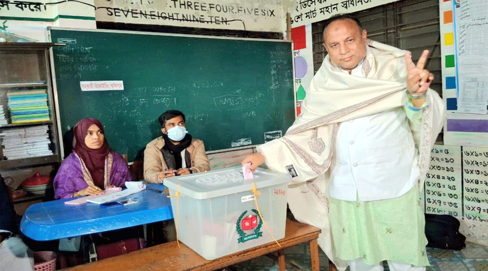 ভোট দিয়ে যে অভিযোগ করেছেন এমরান চৌধুরী