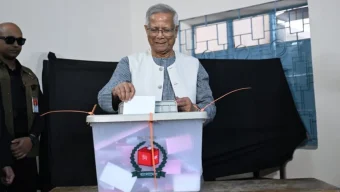 গুলশানে ভোট দিলেন প্রধান উপদেষ্টা