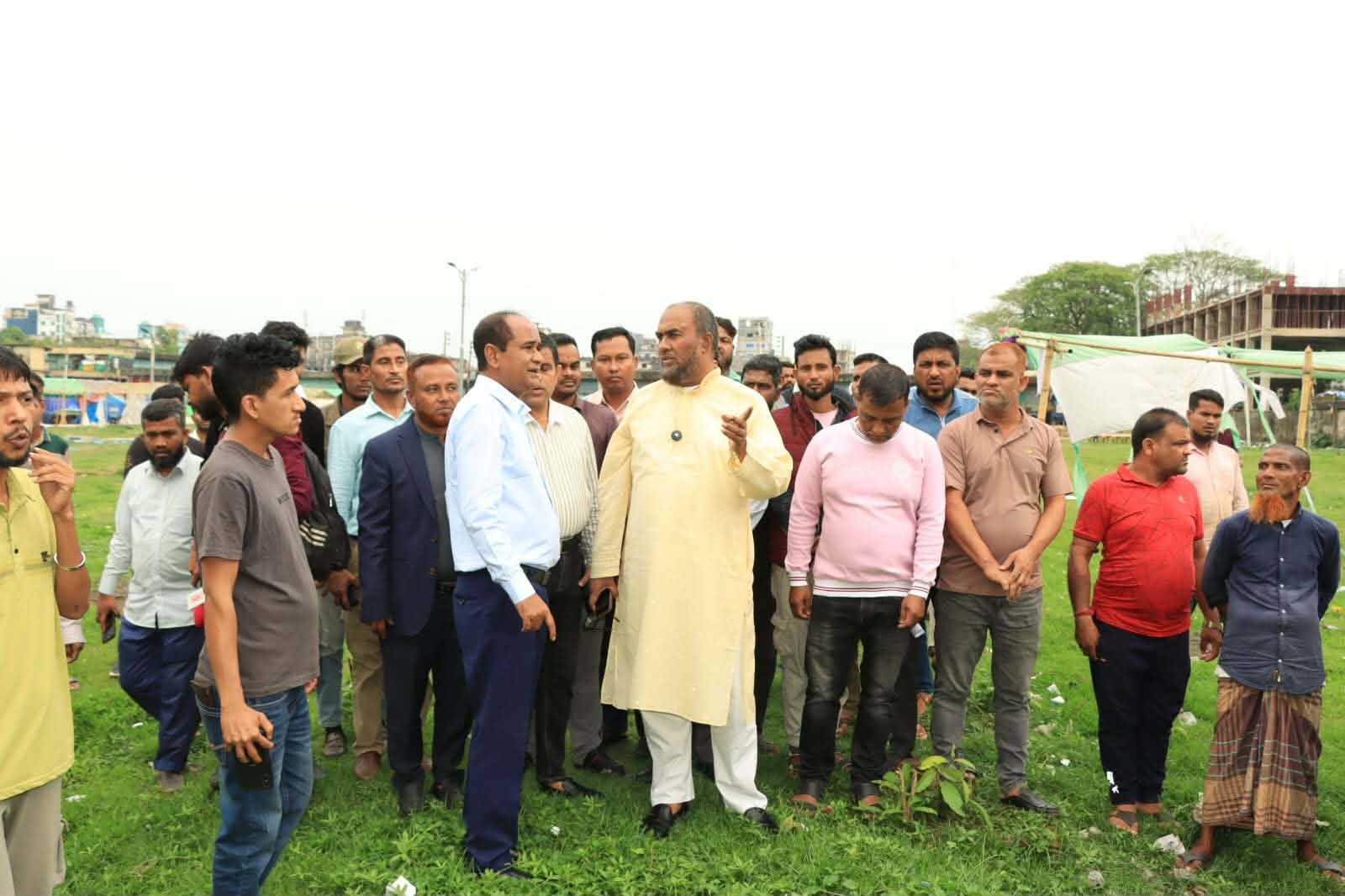 ঝড়ে ক্ষতিগ্রস্ত হকার্স শেড দ্রুত সংস্কারের আশ্বাস সিসিক প্রশাসকের