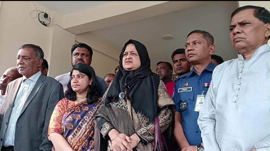 স্বাস্থ্য কেন্দ্র পরিদর্শনে এমপি লুনা